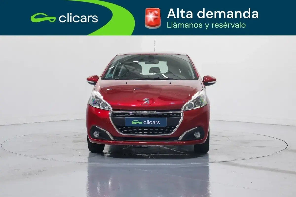 Usado Peugeot 208 Signature Sky 82 CV (60 kW) 2019 Rojo Utilitario