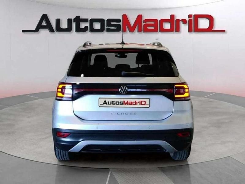 Usado VW T-Cross Advance 95 CV (69 kW) 2022 Gris SUV