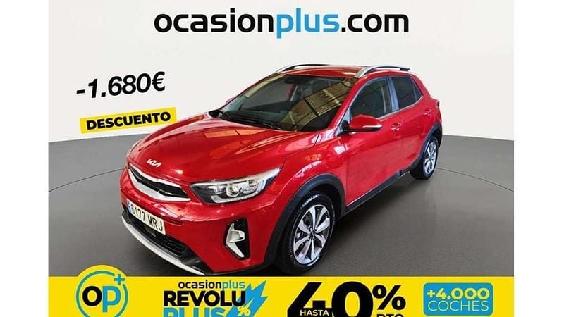 Usado Kia Stonic 120 CV (88 kW) 2024 Rojo SUV