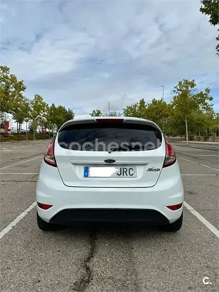 Usado Ford Fiesta Trend 82 CV (60 kW) 2016 Blanco Utilitario