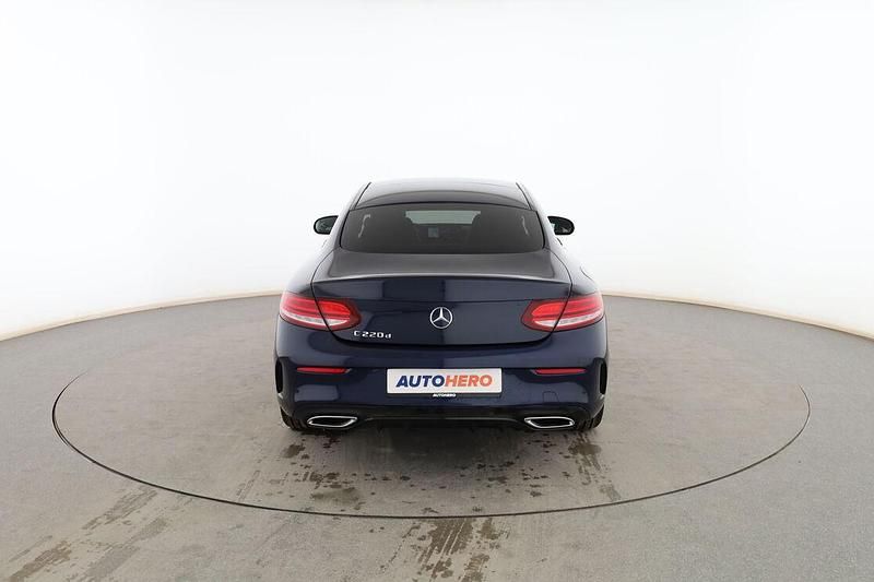 Usado Mercedes C220 AMG line 194 CV (142 kW) 2020 Azul Coupe