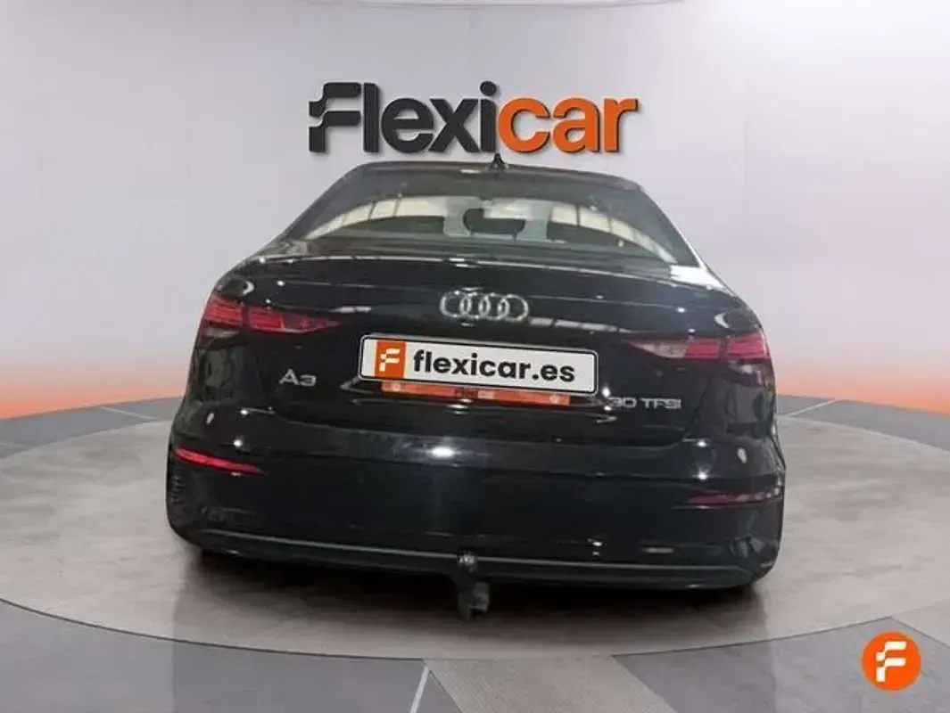 Usado Audi A3 110 CV (80 kW) 2021 Negro Berlina