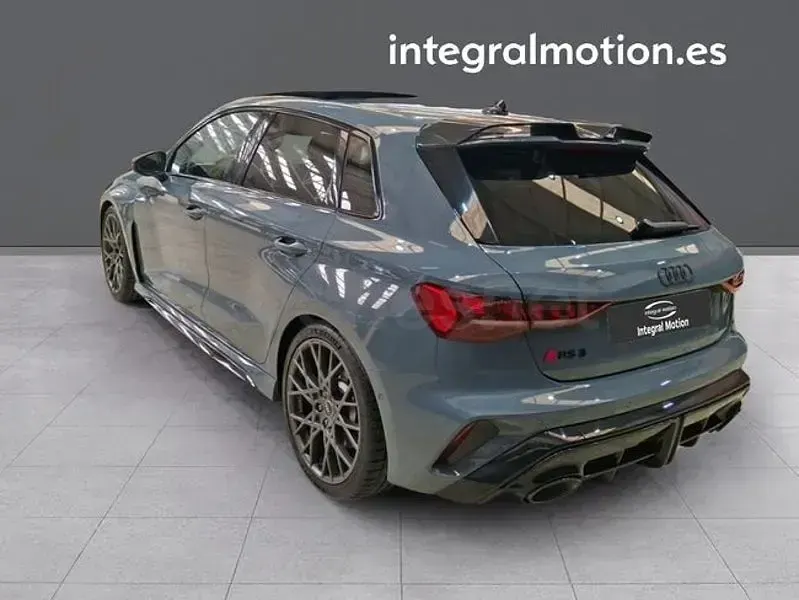 Usado Audi RS3 Business 400 CV (294 kW) 2025 Gris / plata Berlina