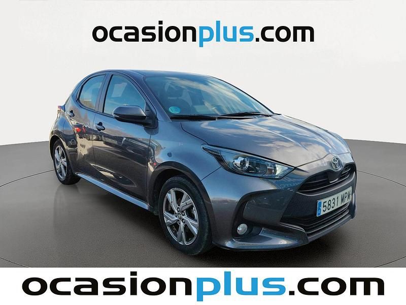 Usado Toyota Yaris Hybrid Active 116 CV (85 kW) 2024 Gris Berlina