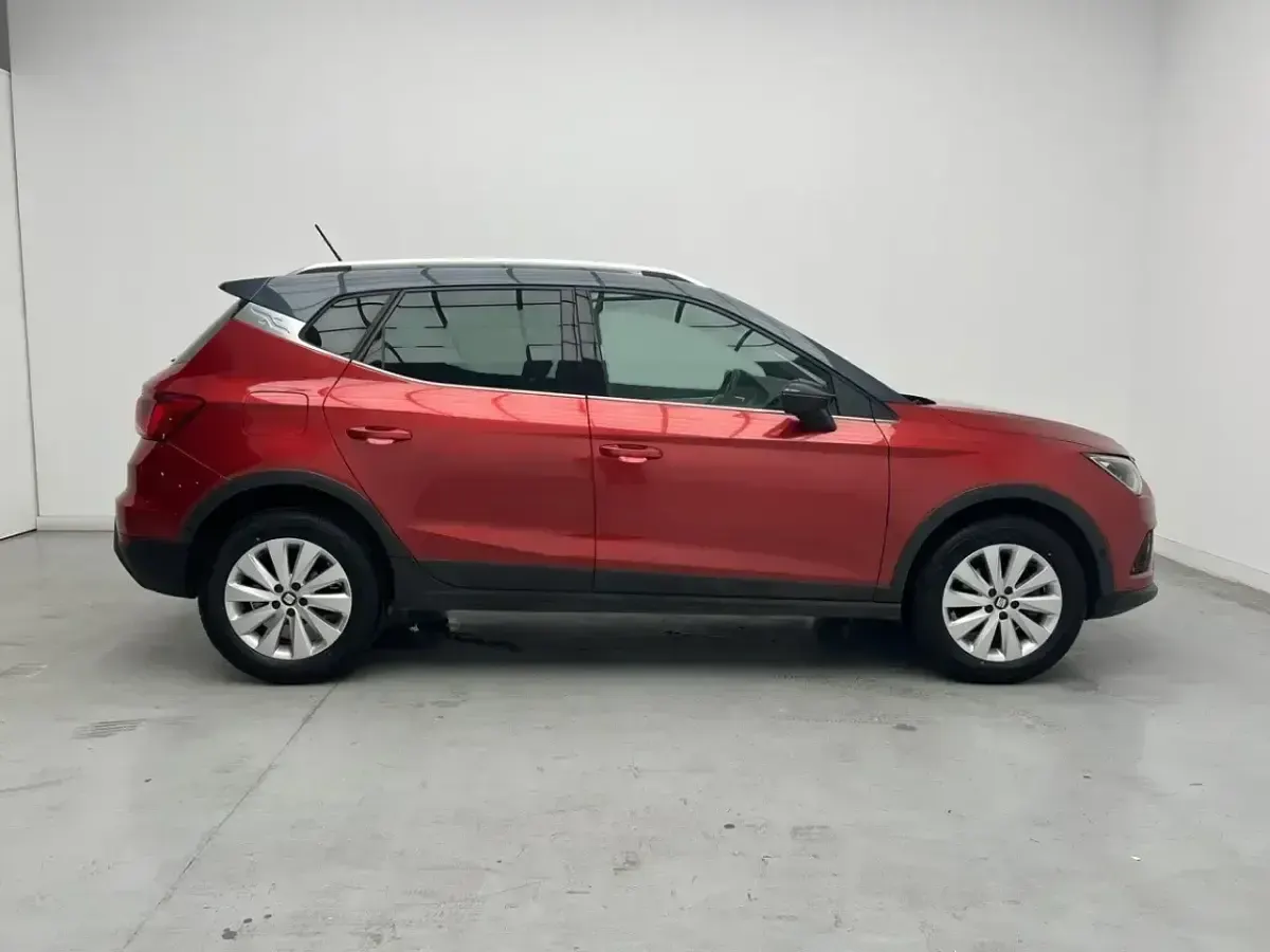 Usado Seat Arona XCELLENCE 116 CV (85 kW) 2018 Rojo/ techo negro SUV