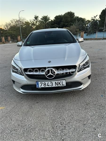 Usado Mercedes CLA200 Shooting Brake 136 CV (100 kW) 2018 Gris / plata Familiar