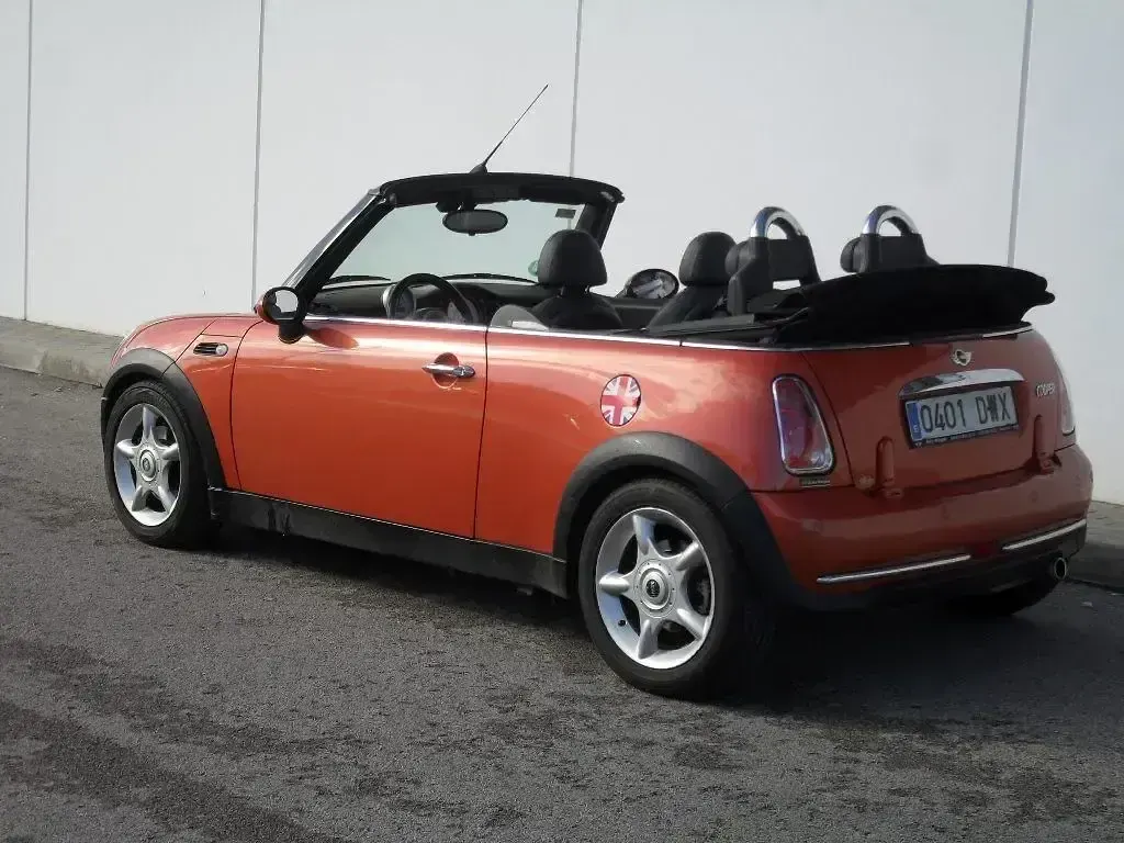 Usado Mini Cooper Cabriolet 115 CV (84 kW) 2006 Naranja Descapotable