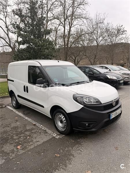 Usado Fiat Doblò 90 CV (66 kW) 2011 Blanco Monovolumen