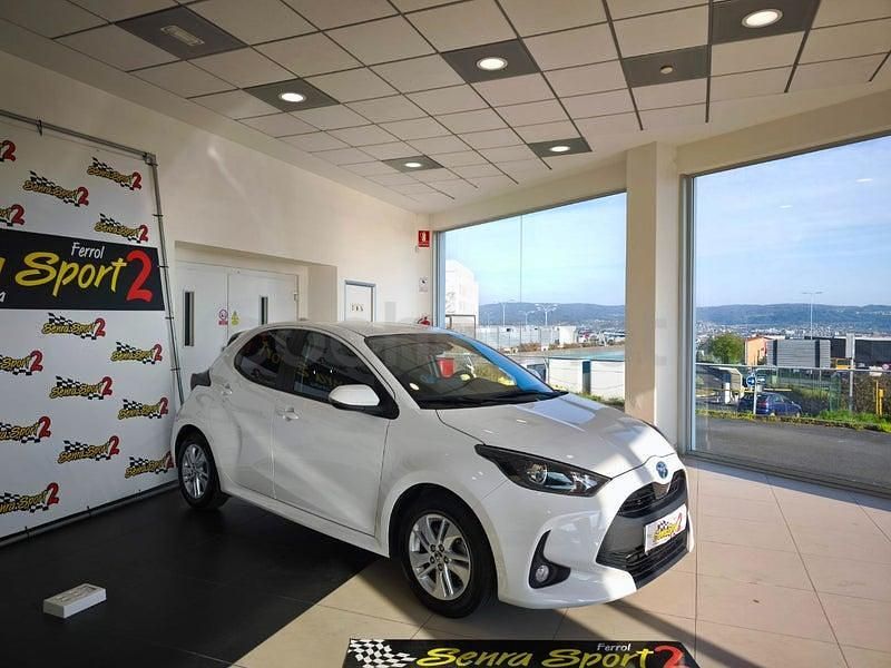 Usado Toyota Yaris Hybrid Business Edition 116 CV (85 kW) 2022 Blanco Berlina