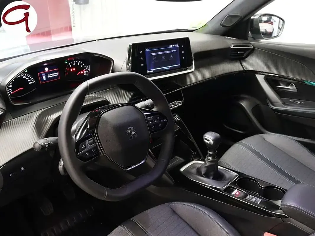 Usado Peugeot 2008 Allure 101 CV (74 kW) 2023 Gris SUV