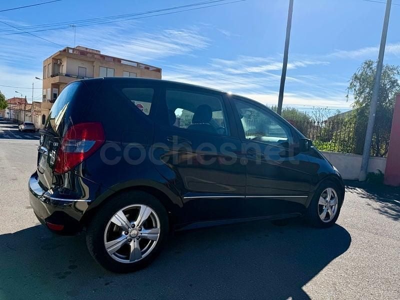 Usado Mercedes A180 Avantgarde 109 CV (80 kW) 2010 Negro Monovolumen