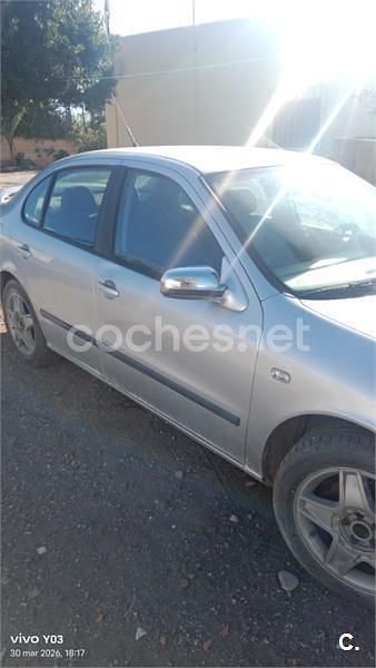 Usado Seat Toledo 110 CV (80 kW) 2003 Gris / plata Berlina