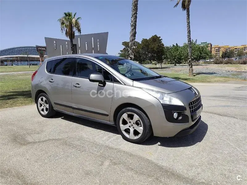 Usado Peugeot 3008 Premium 112 CV (82 kW) 2010 Blanco Familiar