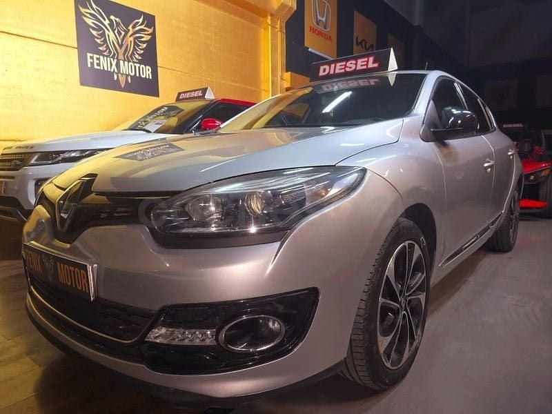 Usado Renault Mégane Bose Edition 110 CV (80 kW) 2015 Gris / plata Berlina
