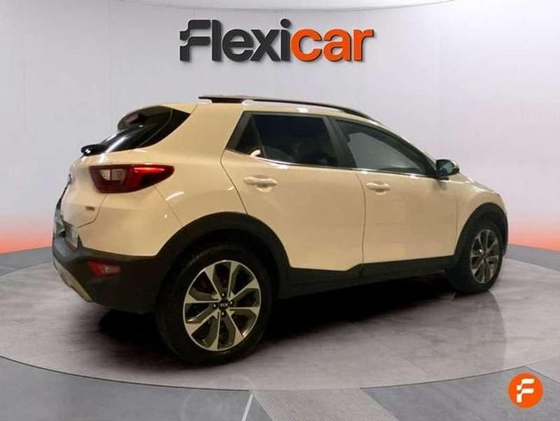Usado Kia Stonic 120 CV (88 kW) 2019 Blanco SUV