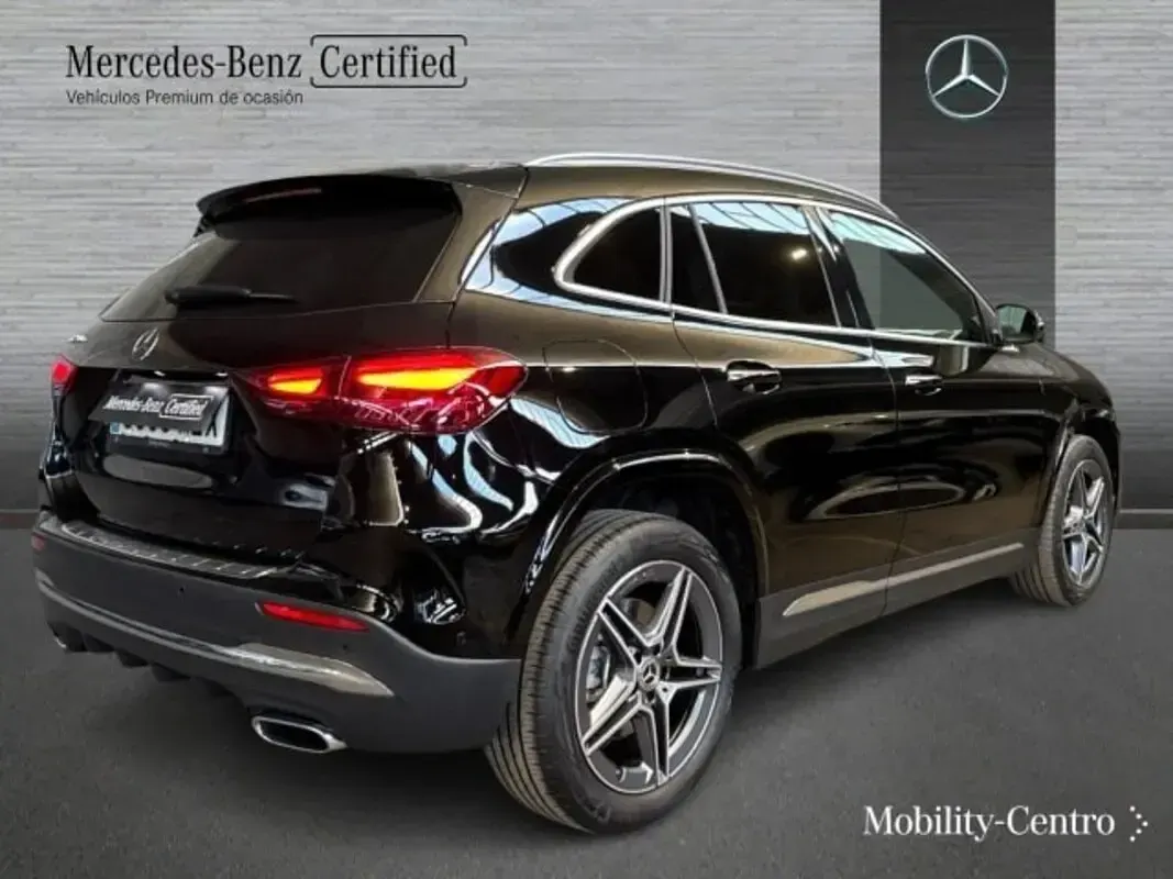Usado Mercedes GLA250 163 CV (119 kW) 2025 Negro noche SUV