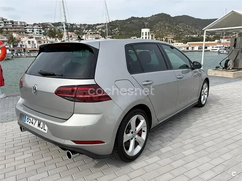 Usado VW Golf VII GTI 245 CV (180 kW) 2019 Gris / plata Berlina
