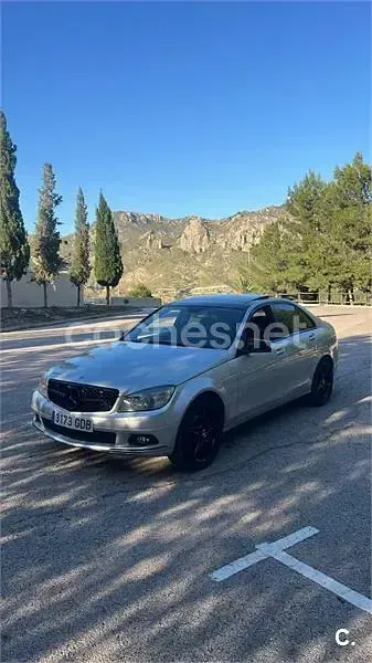Usado Mercedes C280 231 CV (169 kW) 2008 Gris / plata Berlina