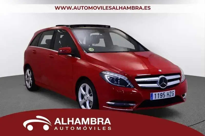 Usado Mercedes B180 109 CV (80 kW) 2014 Rojo Utilitario