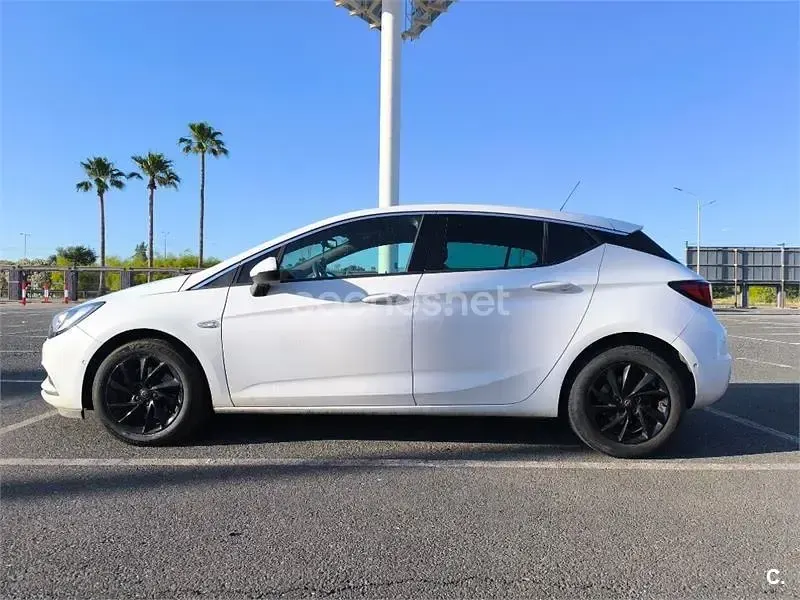 Usado Opel Astra Dynamic 136 CV (100 kW) 2019 Blanco Berlina