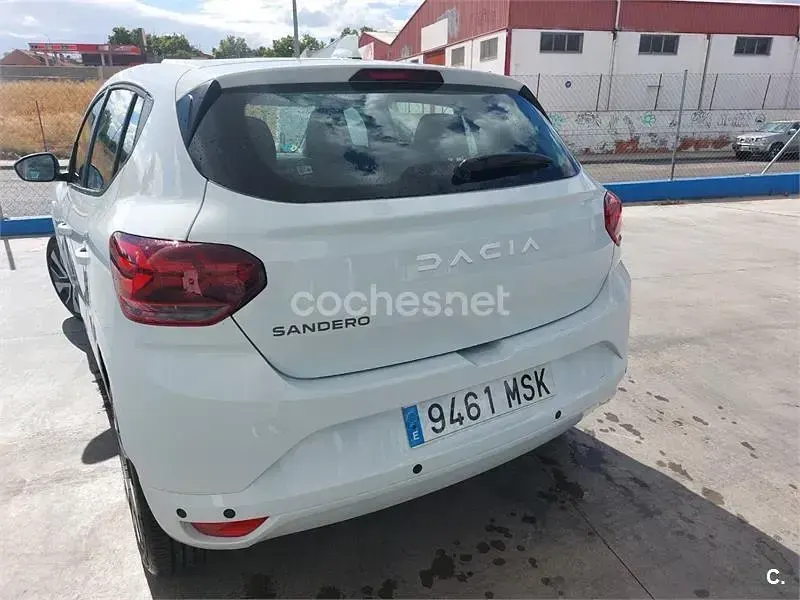 Usado Dacia Sandero Expression 101 CV (74 kW) 2024 Blanco Berlina