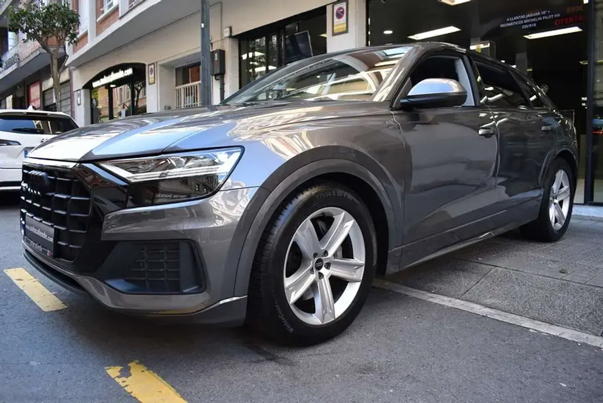 Usado Audi Q8 286 CV (210 kW) 2023 Gris SUV