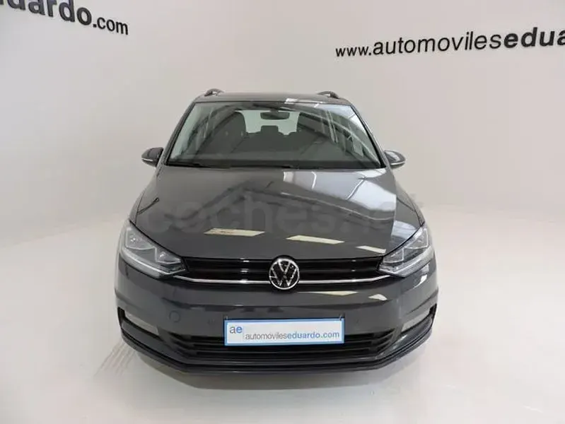 Usado VW Touran Advance 150 CV (110 kW) 2021 Gris / plata Monovolumen