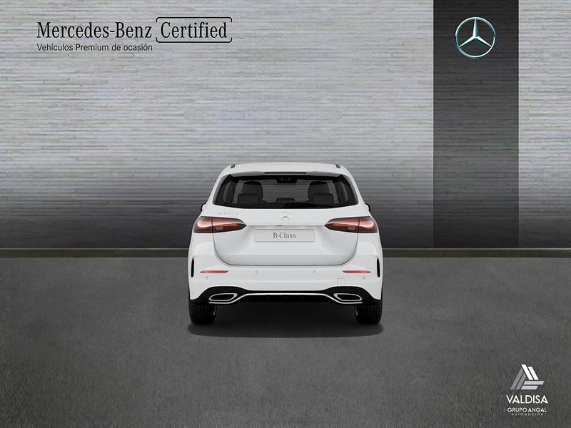 Usado Mercedes B200 AMG line 150 CV (110 kW) 2025 Blanco Monovolumen