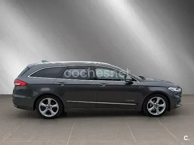 Usado Ford Mondeo Vignale 187 CV (137 kW) 2020 Gris / plata Berlina