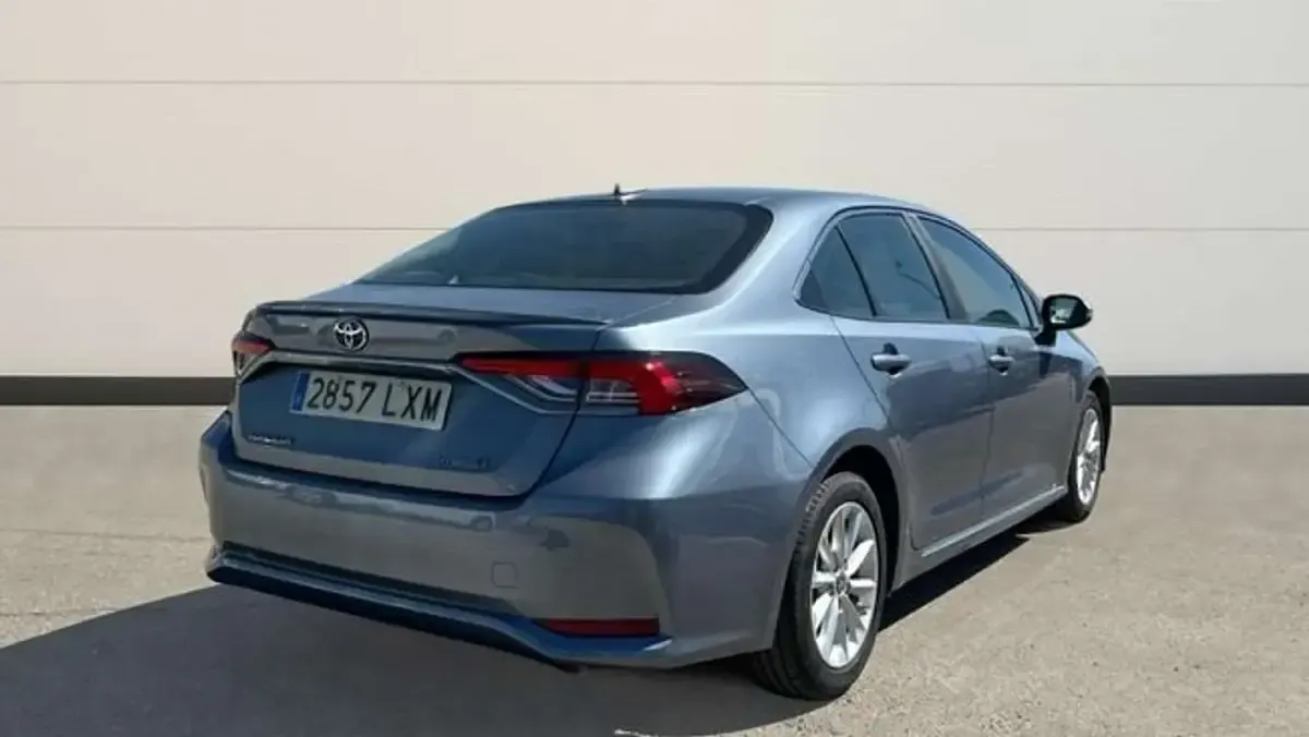 Usado Toyota Corolla Active 122 CV (89 kW) 2022 Gris Berlina