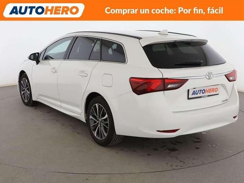 Usado Toyota Avensis Business Edition 144 CV (105 kW) 2018 Blanco Familiar