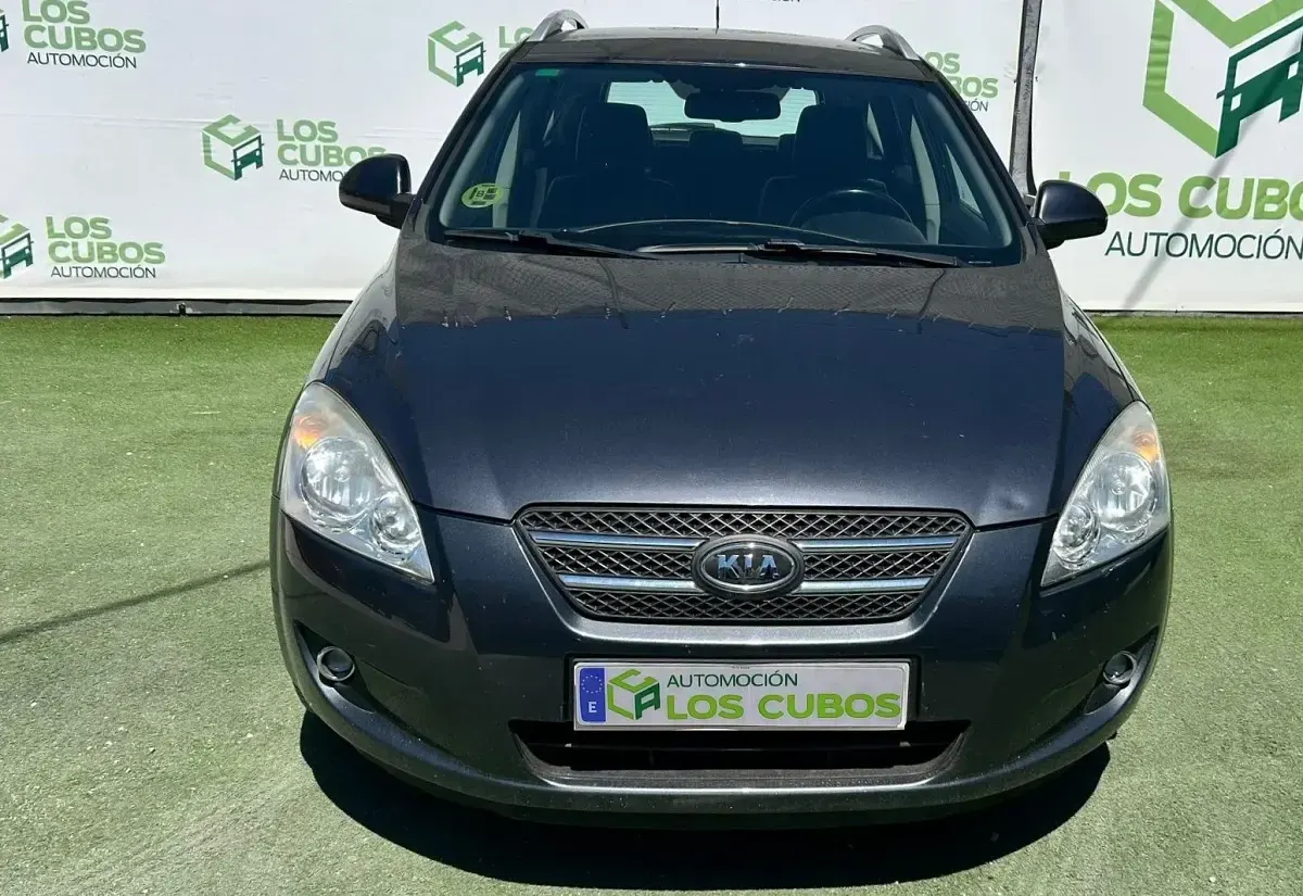 Usado Kia Ceed Sportswagon 140 CV (102 kW) 2008 Gris Familiar