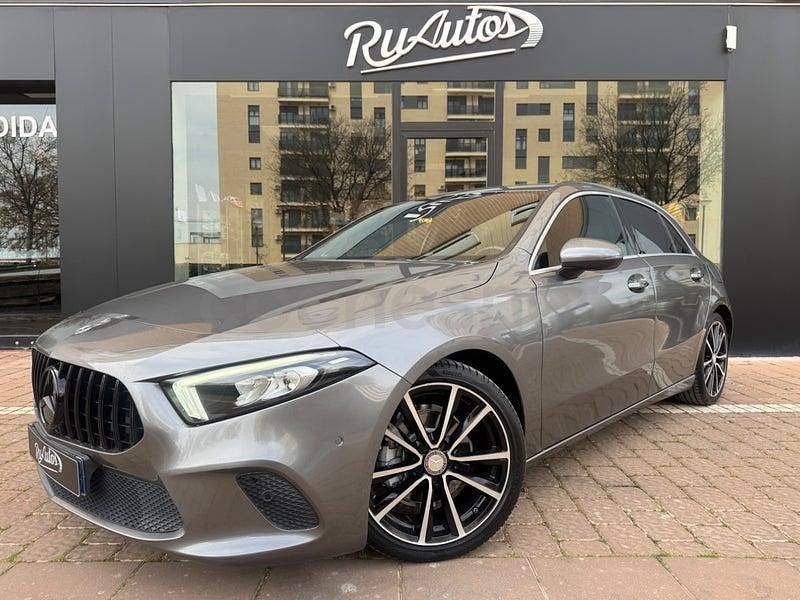 Usado Mercedes A180 136 CV (100 kW) 2020 Gris / plata Berlina