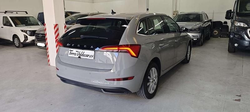 Usado Skoda Scala Style 116 CV (85 kW) 2020 Gris Utilitario