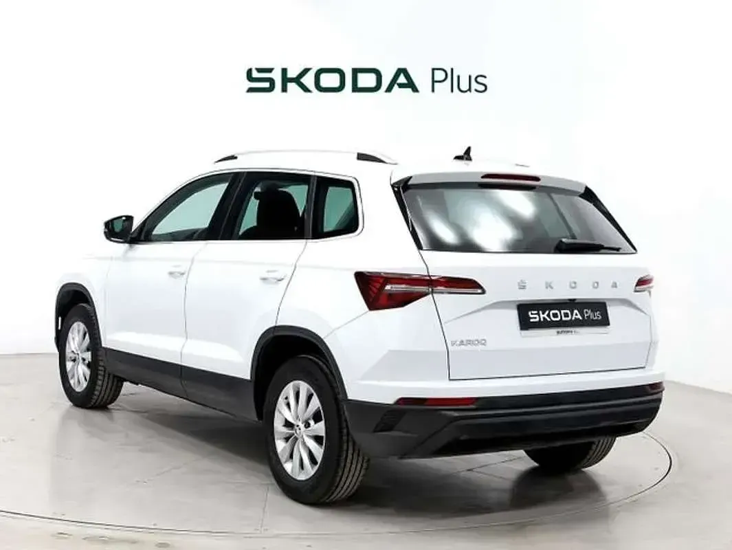 Usado Skoda Karoq Selection 116 CV (85 kW) 2024 Blanco SUV
