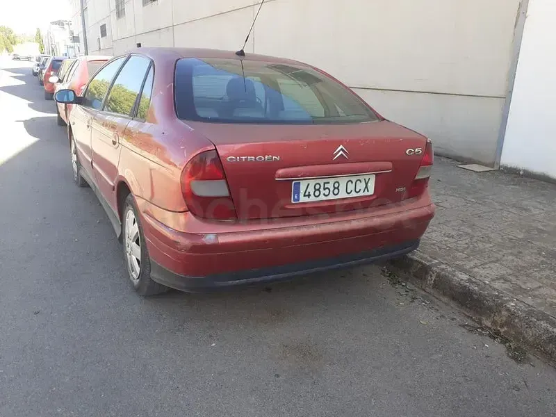 Usado Citroën C5 110 CV (80 kW) 2002 Granate Familiar