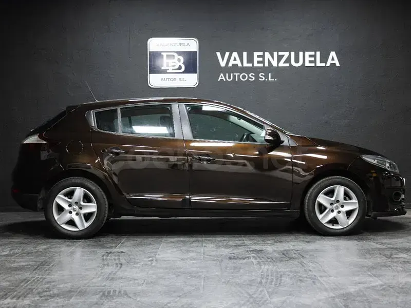 Usado Renault Mégane III Business 95 CV (69 kW) 2014 Marrón Berlina