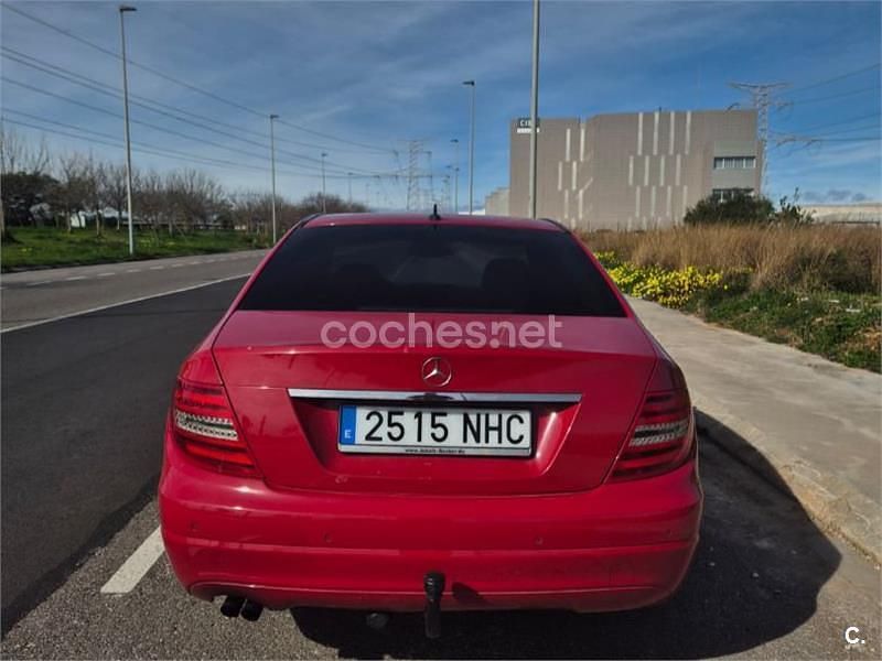 Usado Mercedes C200 Avantgarde 136 CV (100 kW) 2011 Rojo Berlina