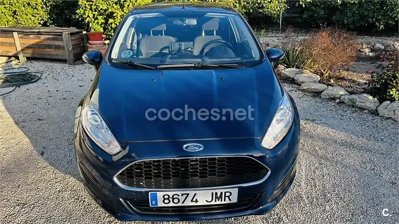 Usado Ford Fiesta Trend 60 CV (44 kW) 2016 Azul Utilitario