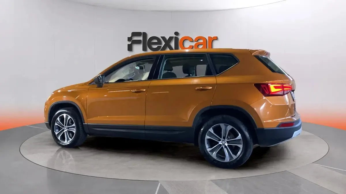 Usado Seat Ateca 4Drive 150 CV (110 kW) 2018 Naranja SUV