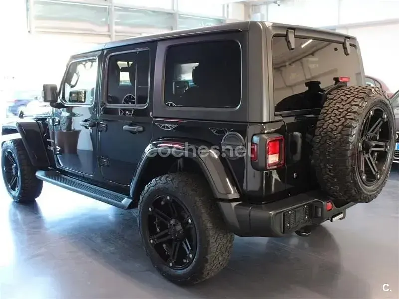 Usado Jeep Wrangler Sahara 270 CV (198 kW) 2021 Negro SUV