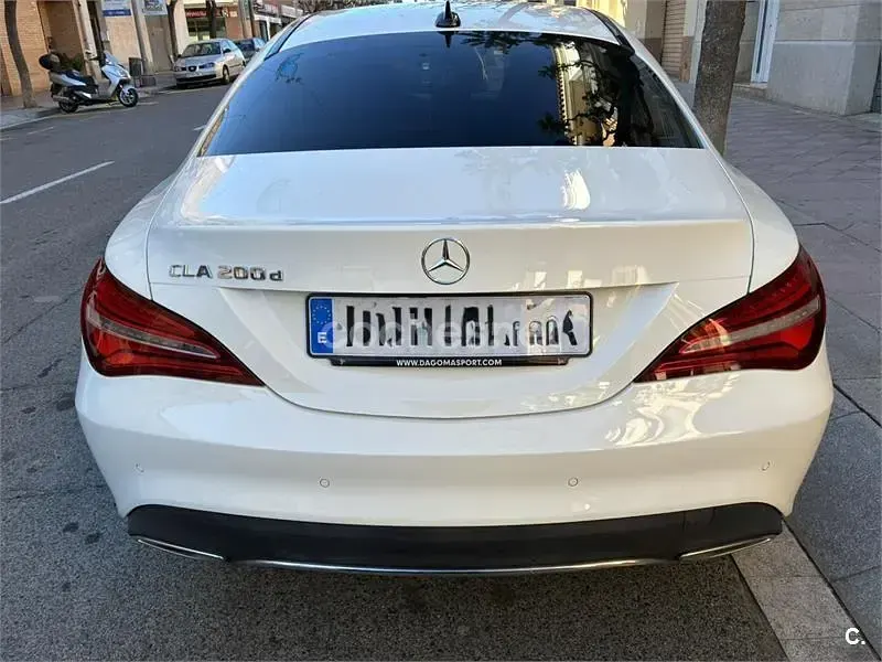 Usado Mercedes CLA200 Urban 136 CV (100 kW) 2017 Blanco Berlina