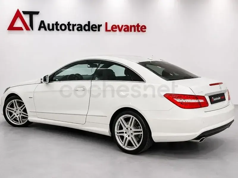 Usado Mercedes E220 Elegance 170 CV (125 kW) 2010 Blanco Coupe