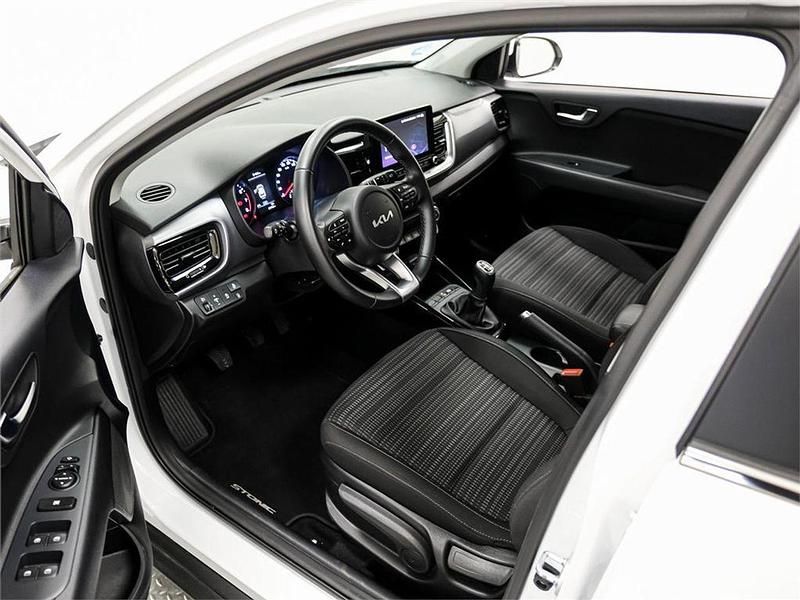 Usado Kia Stonic 101 CV (74 kW) 2024 Blanco SUV