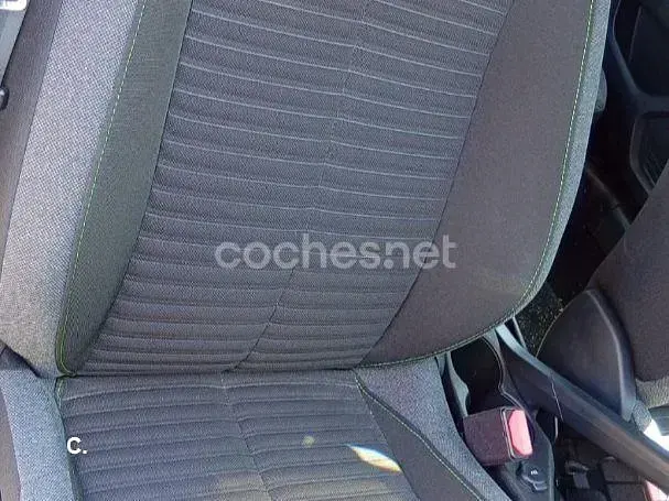 Usado Peugeot 208 Active 75 CV (55 kW) 2024 Gris / plata Utilitario