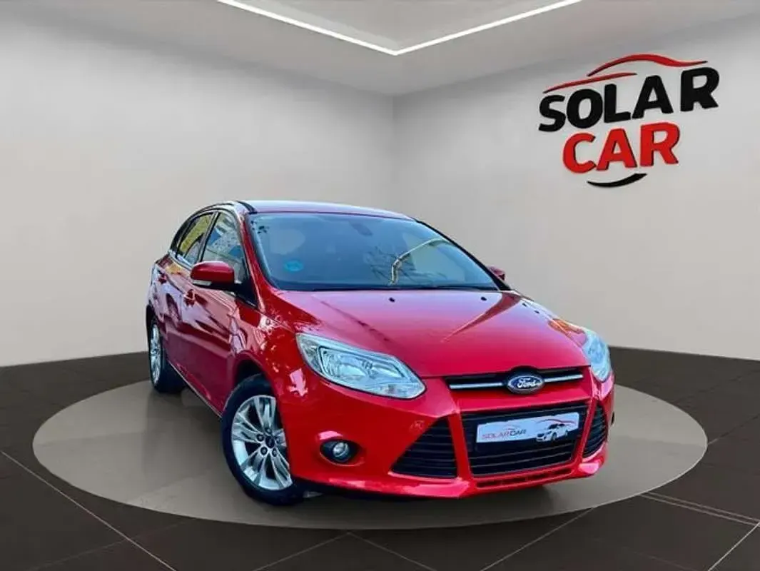 Używany Ford Focus Trend 101 KM (74 kW) 2012 Czerwony Hatchback