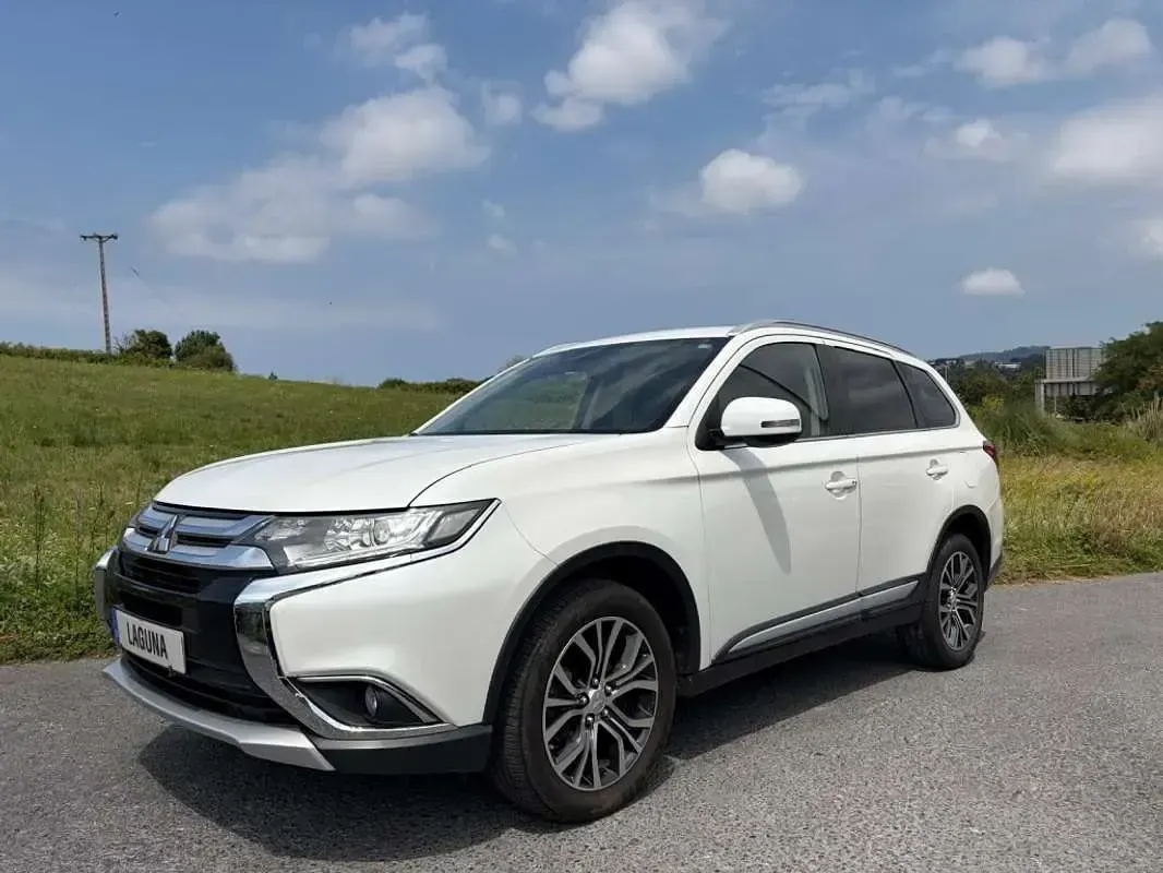Usado Mitsubishi Outlander Motion 150 CV (110 kW) 2016 Blanco SUV