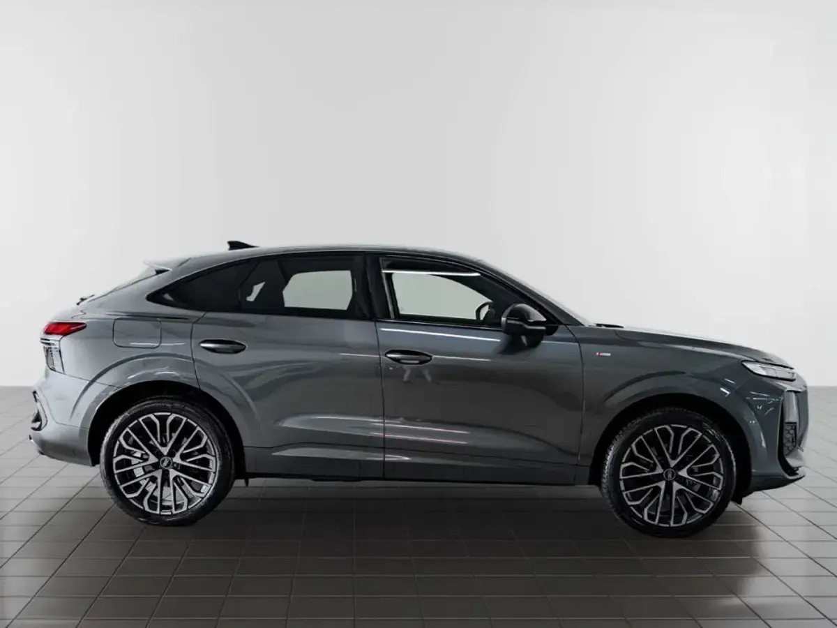Usado Audi Q3 Sportback Premium 150 CV (110 kW) 2026 Gris / plata SUV
