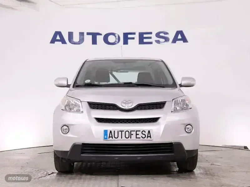 Usado Toyota Urban Cruiser 100 CV (73 kW) 2009 Plateado Utilitario