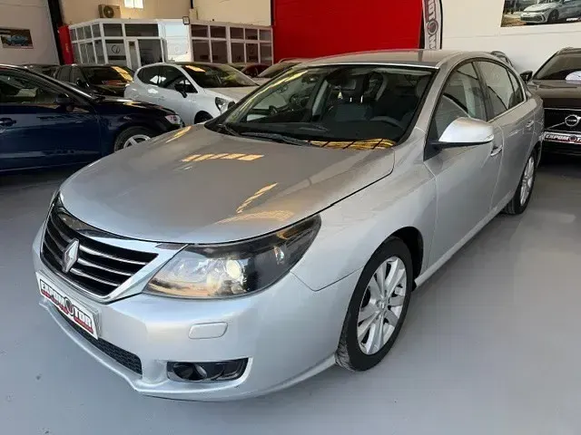 Usado Renault Latitude Privilege 150 CV (110 kW) 2011 Gris Berlina